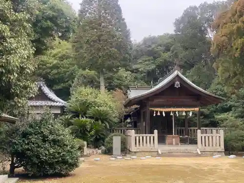 大和大圀魂神社の{uncategorized: "未分類", other: "その他", undefined: "問題あり", building: "その他建物", grave: "お墓", sacred_gate: "鳥居", guardian: "狛犬", statue: "像", buddha: "仏像", history: "歴史", nature: "自然", garden: "庭園", animal: "動物", pagoda: "塔", temizu: "手水舎", mountain_gate: "山門・神門", sanctuary: "本殿・本堂", subordinate: "末社・摂社", art: "芸術", scenery: "景色", jizo: "地蔵", ema: "絵馬", goshuin: "御朱印", omikuji: "おみくじ", items: "授与品その他", amulet: "お守り", goshuincho: "御朱印帳", eats: "食事", festival: "お祭り", votive_dance: "神楽", shichigosan: "七五三参", wedding: "結婚式", experience: "体験その他", initially: "初詣", around: "周辺", anti_infection: "感染症対策"}