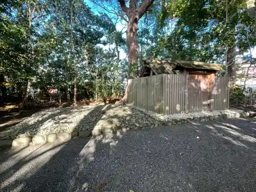 河原神社（豊受大神宮摂社）・毛理神社（豊受大神宮末社）の{uncategorized: "未分類", other: "その他", undefined: "問題あり", building: "その他建物", grave: "お墓", sacred_gate: "鳥居", guardian: "狛犬", statue: "像", buddha: "仏像", history: "歴史", nature: "自然", garden: "庭園", animal: "動物", pagoda: "塔", temizu: "手水舎", mountain_gate: "山門・神門", sanctuary: "本殿・本堂", subordinate: "末社・摂社", art: "芸術", scenery: "景色", jizo: "地蔵", ema: "絵馬", goshuin: "御朱印", omikuji: "おみくじ", items: "授与品その他", amulet: "お守り", goshuincho: "御朱印帳", eats: "食事", festival: "お祭り", votive_dance: "神楽", shichigosan: "七五三参", wedding: "結婚式", experience: "体験その他", initially: "初詣", around: "周辺", anti_infection: "感染症対策"}