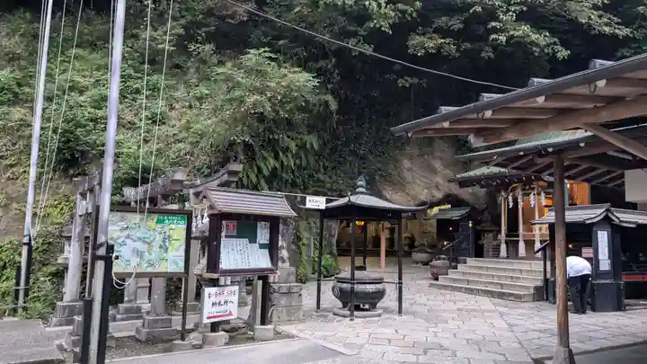 銭洗弁財天宇賀福神社の庭園