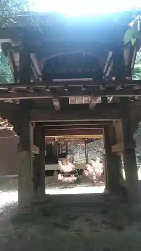 白山神社の山門