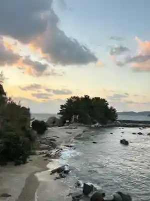箱島神社の{uncategorized: "未分類", other: "その他", undefined: "問題あり", building: "その他建物", grave: "お墓", sacred_gate: "鳥居", guardian: "狛犬", statue: "像", buddha: "仏像", history: "歴史", nature: "自然", garden: "庭園", animal: "動物", pagoda: "塔", temizu: "手水舎", mountain_gate: "山門・神門", sanctuary: "本殿・本堂", subordinate: "末社・摂社", art: "芸術", scenery: "景色", jizo: "地蔵", ema: "絵馬", goshuin: "御朱印", omikuji: "おみくじ", items: "授与品その他", amulet: "お守り", goshuincho: "御朱印帳", eats: "食事", festival: "お祭り", votive_dance: "神楽", shichigosan: "七五三参", wedding: "結婚式", experience: "体験その他", initially: "初詣", around: "周辺", anti_infection: "感染症対策"}
