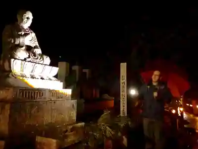 高野山金剛峯寺奥の院の像