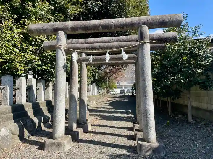 常祗稲荷神社の{uncategorized: "未分類", other: "その他", undefined: "問題あり", building: "その他建物", grave: "お墓", sacred_gate: "鳥居", guardian: "狛犬", statue: "像", buddha: "仏像", history: "歴史", nature: "自然", garden: "庭園", animal: "動物", pagoda: "塔", temizu: "手水舎", mountain_gate: "山門・神門", sanctuary: "本殿・本堂", subordinate: "末社・摂社", art: "芸術", scenery: "景色", jizo: "地蔵", ema: "絵馬", goshuin: "御朱印", omikuji: "おみくじ", items: "授与品その他", amulet: "お守り", goshuincho: "御朱印帳", eats: "食事", festival: "お祭り", votive_dance: "神楽", shichigosan: "七五三参", wedding: "結婚式", experience: "体験その他", initially: "初詣", around: "周辺", anti_infection: "感染症対策"}