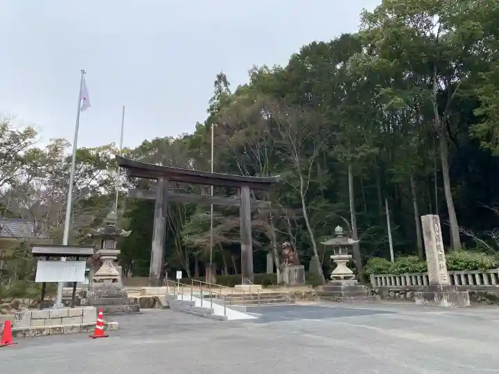 岡山縣護國神社の{uncategorized: "未分類", other: "その他", undefined: "問題あり", building: "その他建物", grave: "お墓", sacred_gate: "鳥居", guardian: "狛犬", statue: "像", buddha: "仏像", history: "歴史", nature: "自然", garden: "庭園", animal: "動物", pagoda: "塔", temizu: "手水舎", mountain_gate: "山門・神門", sanctuary: "本殿・本堂", subordinate: "末社・摂社", art: "芸術", scenery: "景色", jizo: "地蔵", ema: "絵馬", goshuin: "御朱印", omikuji: "おみくじ", items: "授与品その他", amulet: "お守り", goshuincho: "御朱印帳", eats: "食事", festival: "お祭り", votive_dance: "神楽", shichigosan: "七五三参", wedding: "結婚式", experience: "体験その他", initially: "初詣", around: "周辺", anti_infection: "感染症対策"}