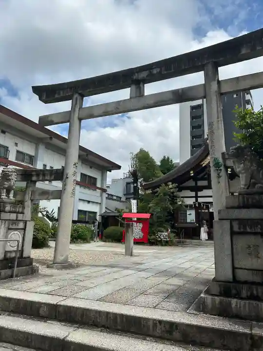 三輪神社の鳥居