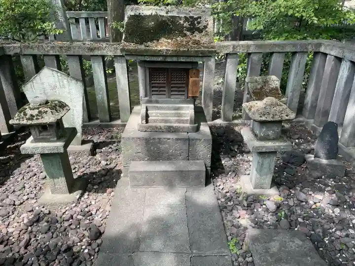 高城神社の{uncategorized: "未分類", other: "その他", undefined: "問題あり", building: "その他建物", grave: "お墓", sacred_gate: "鳥居", guardian: "狛犬", statue: "像", buddha: "仏像", history: "歴史", nature: "自然", garden: "庭園", animal: "動物", pagoda: "塔", temizu: "手水舎", mountain_gate: "山門・神門", sanctuary: "本殿・本堂", subordinate: "末社・摂社", art: "芸術", scenery: "景色", jizo: "地蔵", ema: "絵馬", goshuin: "御朱印", omikuji: "おみくじ", items: "授与品その他", amulet: "お守り", goshuincho: "御朱印帳", eats: "食事", festival: "お祭り", votive_dance: "神楽", shichigosan: "七五三参", wedding: "結婚式", experience: "体験その他", initially: "初詣", around: "周辺", anti_infection: "感染症対策"}