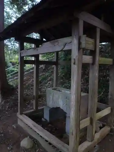 鳥見神社の手水舎
