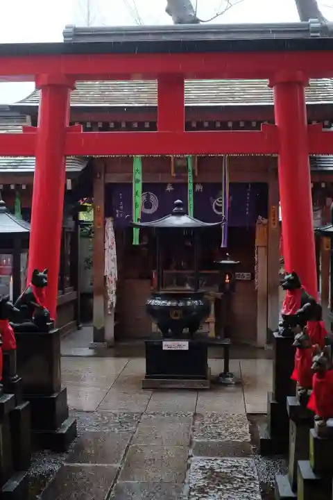 豊川稲荷東京別院の{uncategorized: "未分類", other: "その他", undefined: "問題あり", building: "その他建物", grave: "お墓", sacred_gate: "鳥居", guardian: "狛犬", statue: "像", buddha: "仏像", history: "歴史", nature: "自然", garden: "庭園", animal: "動物", pagoda: "塔", temizu: "手水舎", mountain_gate: "山門・神門", sanctuary: "本殿・本堂", subordinate: "末社・摂社", art: "芸術", scenery: "景色", jizo: "地蔵", ema: "絵馬", goshuin: "御朱印", omikuji: "おみくじ", items: "授与品その他", amulet: "お守り", goshuincho: "御朱印帳", eats: "食事", festival: "お祭り", votive_dance: "神楽", shichigosan: "七五三参", wedding: "結婚式", experience: "体験その他", initially: "初詣", around: "周辺", anti_infection: "感染症対策"}