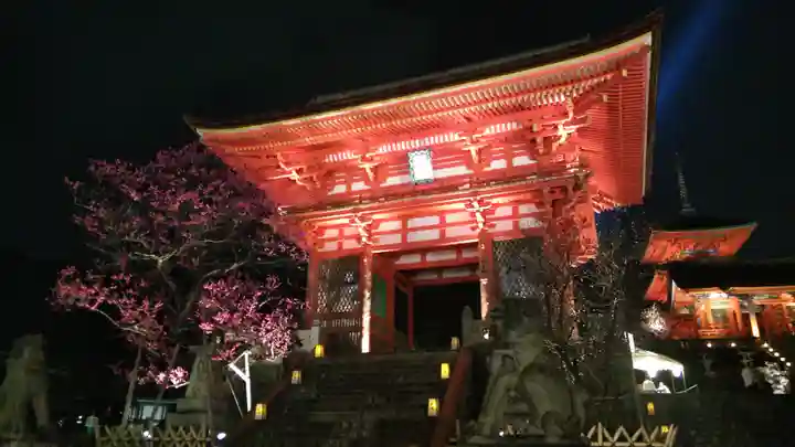 清水寺の山門・神門