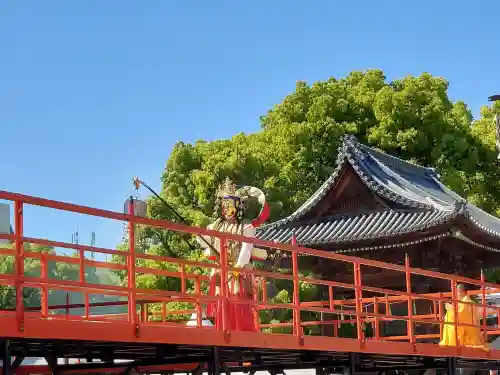 大念佛寺の{uncategorized: "未分類", other: "その他", undefined: "問題あり", building: "その他建物", grave: "お墓", sacred_gate: "鳥居", guardian: "狛犬", statue: "像", buddha: "仏像", history: "歴史", nature: "自然", garden: "庭園", animal: "動物", pagoda: "塔", temizu: "手水舎", mountain_gate: "山門・神門", sanctuary: "本殿・本堂", subordinate: "末社・摂社", art: "芸術", scenery: "景色", jizo: "地蔵", ema: "絵馬", goshuin: "御朱印", omikuji: "おみくじ", items: "授与品その他", amulet: "お守り", goshuincho: "御朱印帳", eats: "食事", festival: "お祭り", votive_dance: "神楽", shichigosan: "七五三参", wedding: "結婚式", experience: "体験その他", initially: "初詣", around: "周辺", anti_infection: "感染症対策"}
