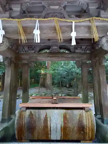彌彦神社の手水舎