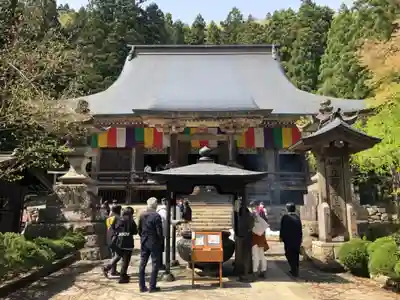 宝珠山 立石寺の本殿・本堂