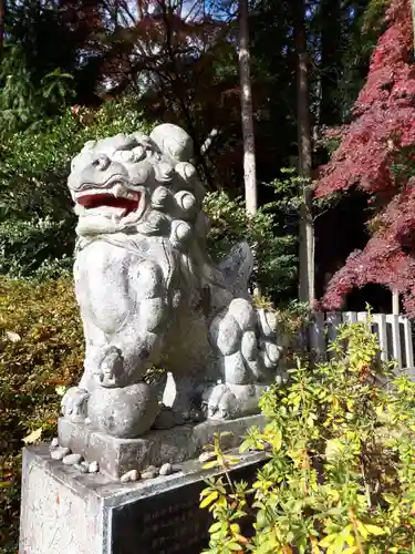神明社の狛犬