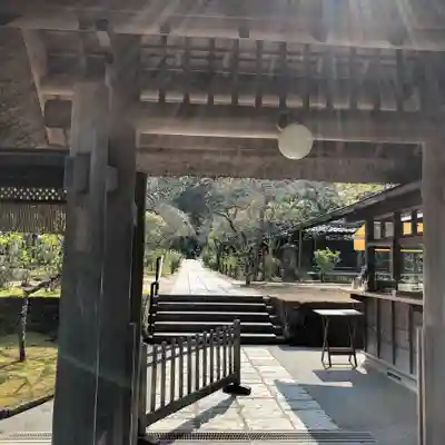 東慶寺の山門・神門