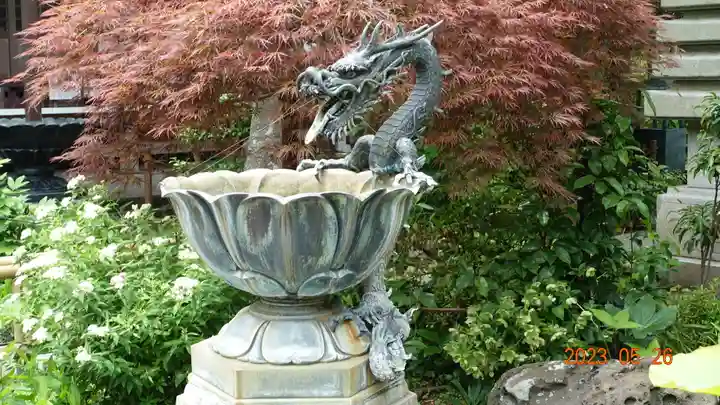 成就院の手水舎