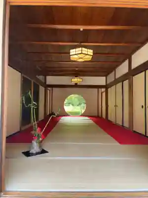 明月院の{uncategorized: "未分類", other: "その他", undefined: "問題あり", building: "その他建物", grave: "お墓", sacred_gate: "鳥居", guardian: "狛犬", statue: "像", buddha: "仏像", history: "歴史", nature: "自然", garden: "庭園", animal: "動物", pagoda: "塔", temizu: "手水舎", mountain_gate: "山門・神門", sanctuary: "本殿・本堂", subordinate: "末社・摂社", art: "芸術", scenery: "景色", jizo: "地蔵", ema: "絵馬", goshuin: "御朱印", omikuji: "おみくじ", items: "授与品その他", amulet: "お守り", goshuincho: "御朱印帳", eats: "食事", festival: "お祭り", votive_dance: "神楽", shichigosan: "七五三参", wedding: "結婚式", experience: "体験その他", initially: "初詣", around: "周辺", anti_infection: "感染症対策"}