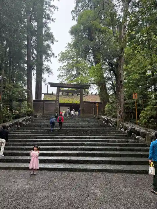 伊勢神宮内宮(皇大神宮)の{uncategorized: "未分類", other: "その他", undefined: "問題あり", building: "その他建物", grave: "お墓", sacred_gate: "鳥居", guardian: "狛犬", statue: "像", buddha: "仏像", history: "歴史", nature: "自然", garden: "庭園", animal: "動物", pagoda: "塔", temizu: "手水舎", mountain_gate: "山門・神門", sanctuary: "本殿・本堂", subordinate: "末社・摂社", art: "芸術", scenery: "景色", jizo: "地蔵", ema: "絵馬", goshuin: "御朱印", omikuji: "おみくじ", items: "授与品その他", amulet: "お守り", goshuincho: "御朱印帳", eats: "食事", festival: "お祭り", votive_dance: "神楽", shichigosan: "七五三参", wedding: "結婚式", experience: "体験その他", initially: "初詣", around: "周辺", anti_infection: "感染症対策"}