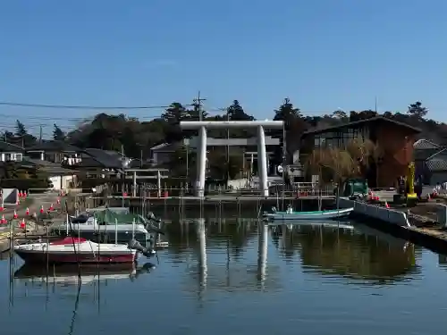 息栖神社の{uncategorized: "未分類", other: "その他", undefined: "問題あり", building: "その他建物", grave: "お墓", sacred_gate: "鳥居", guardian: "狛犬", statue: "像", buddha: "仏像", history: "歴史", nature: "自然", garden: "庭園", animal: "動物", pagoda: "塔", temizu: "手水舎", mountain_gate: "山門・神門", sanctuary: "本殿・本堂", subordinate: "末社・摂社", art: "芸術", scenery: "景色", jizo: "地蔵", ema: "絵馬", goshuin: "御朱印", omikuji: "おみくじ", items: "授与品その他", amulet: "お守り", goshuincho: "御朱印帳", eats: "食事", festival: "お祭り", votive_dance: "神楽", shichigosan: "七五三参", wedding: "結婚式", experience: "体験その他", initially: "初詣", around: "周辺", anti_infection: "感染症対策"}