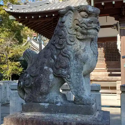 鎭國守國神社の狛犬