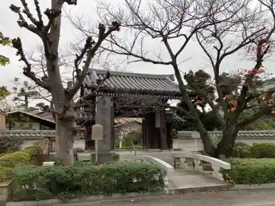 薬師院の山門・神門