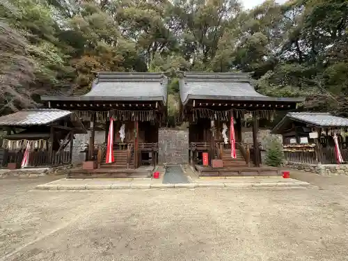石座神社の{uncategorized: "未分類", other: "その他", undefined: "問題あり", building: "その他建物", grave: "お墓", sacred_gate: "鳥居", guardian: "狛犬", statue: "像", buddha: "仏像", history: "歴史", nature: "自然", garden: "庭園", animal: "動物", pagoda: "塔", temizu: "手水舎", mountain_gate: "山門・神門", sanctuary: "本殿・本堂", subordinate: "末社・摂社", art: "芸術", scenery: "景色", jizo: "地蔵", ema: "絵馬", goshuin: "御朱印", omikuji: "おみくじ", items: "授与品その他", amulet: "お守り", goshuincho: "御朱印帳", eats: "食事", festival: "お祭り", votive_dance: "神楽", shichigosan: "七五三参", wedding: "結婚式", experience: "体験その他", initially: "初詣", around: "周辺", anti_infection: "感染症対策"}