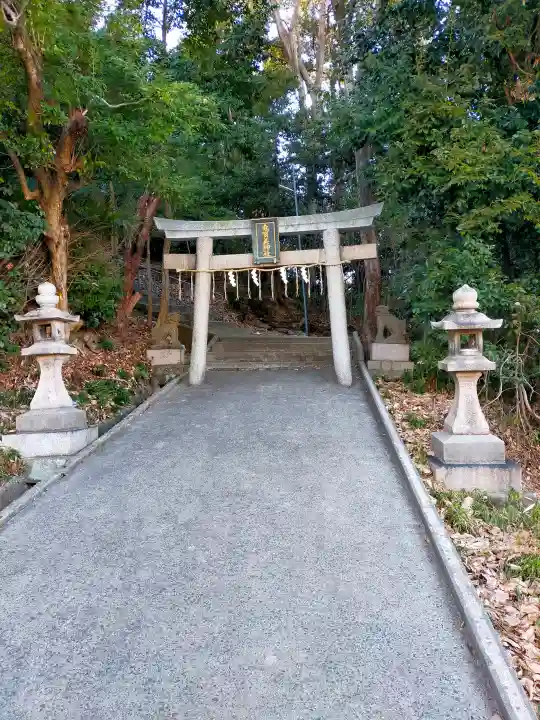 意賀美神社の{uncategorized: "未分類", other: "その他", undefined: "問題あり", building: "その他建物", grave: "お墓", sacred_gate: "鳥居", guardian: "狛犬", statue: "像", buddha: "仏像", history: "歴史", nature: "自然", garden: "庭園", animal: "動物", pagoda: "塔", temizu: "手水舎", mountain_gate: "山門・神門", sanctuary: "本殿・本堂", subordinate: "末社・摂社", art: "芸術", scenery: "景色", jizo: "地蔵", ema: "絵馬", goshuin: "御朱印", omikuji: "おみくじ", items: "授与品その他", amulet: "お守り", goshuincho: "御朱印帳", eats: "食事", festival: "お祭り", votive_dance: "神楽", shichigosan: "七五三参", wedding: "結婚式", experience: "体験その他", initially: "初詣", around: "周辺", anti_infection: "感染症対策"}