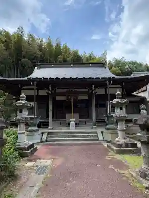 妙見寺の{uncategorized: "未分類", other: "その他", undefined: "問題あり", building: "その他建物", grave: "お墓", sacred_gate: "鳥居", guardian: "狛犬", statue: "像", buddha: "仏像", history: "歴史", nature: "自然", garden: "庭園", animal: "動物", pagoda: "塔", temizu: "手水舎", mountain_gate: "山門・神門", sanctuary: "本殿・本堂", subordinate: "末社・摂社", art: "芸術", scenery: "景色", jizo: "地蔵", ema: "絵馬", goshuin: "御朱印", omikuji: "おみくじ", items: "授与品その他", amulet: "お守り", goshuincho: "御朱印帳", eats: "食事", festival: "お祭り", votive_dance: "神楽", shichigosan: "七五三参", wedding: "結婚式", experience: "体験その他", initially: "初詣", around: "周辺", anti_infection: "感染症対策"}