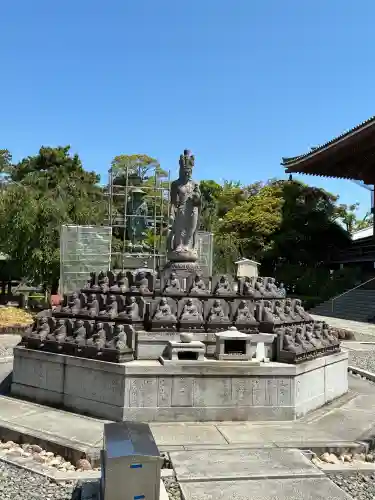 西新井大師総持寺の{uncategorized: "未分類", other: "その他", undefined: "問題あり", building: "その他建物", grave: "お墓", sacred_gate: "鳥居", guardian: "狛犬", statue: "像", buddha: "仏像", history: "歴史", nature: "自然", garden: "庭園", animal: "動物", pagoda: "塔", temizu: "手水舎", mountain_gate: "山門・神門", sanctuary: "本殿・本堂", subordinate: "末社・摂社", art: "芸術", scenery: "景色", jizo: "地蔵", ema: "絵馬", goshuin: "御朱印", omikuji: "おみくじ", items: "授与品その他", amulet: "お守り", goshuincho: "御朱印帳", eats: "食事", festival: "お祭り", votive_dance: "神楽", shichigosan: "七五三参", wedding: "結婚式", experience: "体験その他", initially: "初詣", around: "周辺", anti_infection: "感染症対策"}