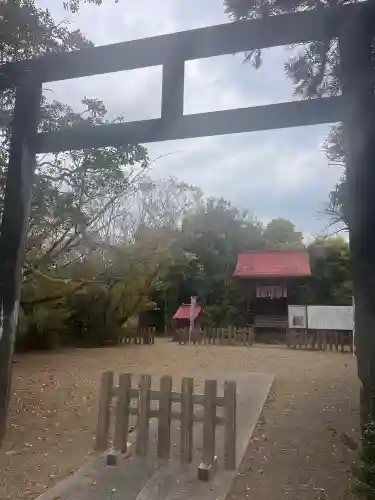 瀬頭神社の{uncategorized: "未分類", other: "その他", undefined: "問題あり", building: "その他建物", grave: "お墓", sacred_gate: "鳥居", guardian: "狛犬", statue: "像", buddha: "仏像", history: "歴史", nature: "自然", garden: "庭園", animal: "動物", pagoda: "塔", temizu: "手水舎", mountain_gate: "山門・神門", sanctuary: "本殿・本堂", subordinate: "末社・摂社", art: "芸術", scenery: "景色", jizo: "地蔵", ema: "絵馬", goshuin: "御朱印", omikuji: "おみくじ", items: "授与品その他", amulet: "お守り", goshuincho: "御朱印帳", eats: "食事", festival: "お祭り", votive_dance: "神楽", shichigosan: "七五三参", wedding: "結婚式", experience: "体験その他", initially: "初詣", around: "周辺", anti_infection: "感染症対策"}