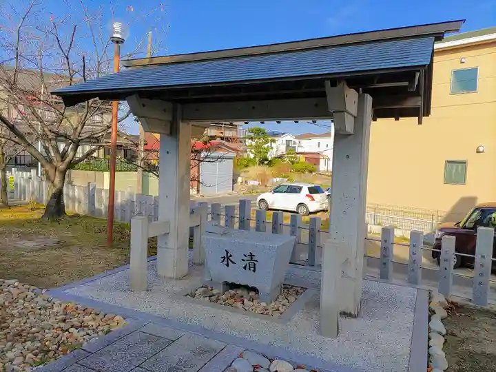 神明社の手水舎