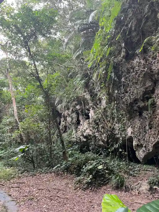 斎場御嶽の{uncategorized: "未分類", other: "その他", undefined: "問題あり", building: "その他建物", grave: "お墓", sacred_gate: "鳥居", guardian: "狛犬", statue: "像", buddha: "仏像", history: "歴史", nature: "自然", garden: "庭園", animal: "動物", pagoda: "塔", temizu: "手水舎", mountain_gate: "山門・神門", sanctuary: "本殿・本堂", subordinate: "末社・摂社", art: "芸術", scenery: "景色", jizo: "地蔵", ema: "絵馬", goshuin: "御朱印", omikuji: "おみくじ", items: "授与品その他", amulet: "お守り", goshuincho: "御朱印帳", eats: "食事", festival: "お祭り", votive_dance: "神楽", shichigosan: "七五三参", wedding: "結婚式", experience: "体験その他", initially: "初詣", around: "周辺", anti_infection: "感染症対策"}