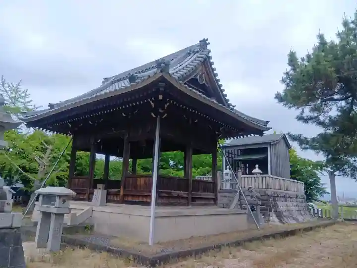 八幡神社の{uncategorized: "未分類", other: "その他", undefined: "問題あり", building: "その他建物", grave: "お墓", sacred_gate: "鳥居", guardian: "狛犬", statue: "像", buddha: "仏像", history: "歴史", nature: "自然", garden: "庭園", animal: "動物", pagoda: "塔", temizu: "手水舎", mountain_gate: "山門・神門", sanctuary: "本殿・本堂", subordinate: "末社・摂社", art: "芸術", scenery: "景色", jizo: "地蔵", ema: "絵馬", goshuin: "御朱印", omikuji: "おみくじ", items: "授与品その他", amulet: "お守り", goshuincho: "御朱印帳", eats: "食事", festival: "お祭り", votive_dance: "神楽", shichigosan: "七五三参", wedding: "結婚式", experience: "体験その他", initially: "初詣", around: "周辺", anti_infection: "感染症対策"}