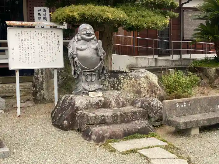 護国寺の{uncategorized: "未分類", other: "その他", undefined: "問題あり", building: "その他建物", grave: "お墓", sacred_gate: "鳥居", guardian: "狛犬", statue: "像", buddha: "仏像", history: "歴史", nature: "自然", garden: "庭園", animal: "動物", pagoda: "塔", temizu: "手水舎", mountain_gate: "山門・神門", sanctuary: "本殿・本堂", subordinate: "末社・摂社", art: "芸術", scenery: "景色", jizo: "地蔵", ema: "絵馬", goshuin: "御朱印", omikuji: "おみくじ", items: "授与品その他", amulet: "お守り", goshuincho: "御朱印帳", eats: "食事", festival: "お祭り", votive_dance: "神楽", shichigosan: "七五三参", wedding: "結婚式", experience: "体験その他", initially: "初詣", around: "周辺", anti_infection: "感染症対策"}