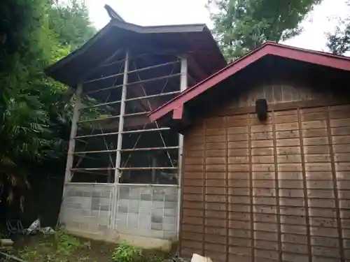 諏訪神社の本殿