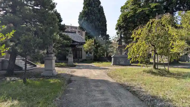 神明宮の庭園