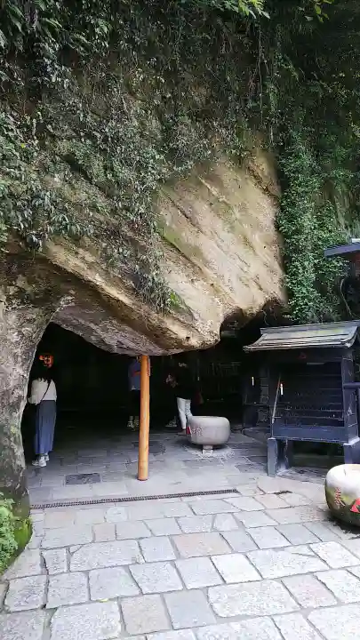 銭洗弁財天宇賀福神社の本殿・本堂