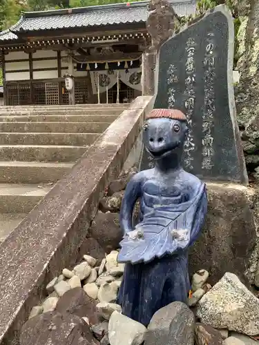 南部神社の像