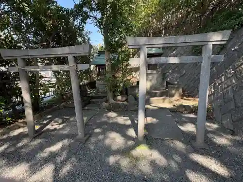 白旗神社の{uncategorized: "未分類", other: "その他", undefined: "問題あり", building: "その他建物", grave: "お墓", sacred_gate: "鳥居", guardian: "狛犬", statue: "像", buddha: "仏像", history: "歴史", nature: "自然", garden: "庭園", animal: "動物", pagoda: "塔", temizu: "手水舎", mountain_gate: "山門・神門", sanctuary: "本殿・本堂", subordinate: "末社・摂社", art: "芸術", scenery: "景色", jizo: "地蔵", ema: "絵馬", goshuin: "御朱印", omikuji: "おみくじ", items: "授与品その他", amulet: "お守り", goshuincho: "御朱印帳", eats: "食事", festival: "お祭り", votive_dance: "神楽", shichigosan: "七五三参", wedding: "結婚式", experience: "体験その他", initially: "初詣", around: "周辺", anti_infection: "感染症対策"}