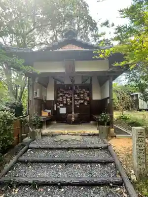 丸高稲荷神社の{uncategorized: "未分類", other: "その他", undefined: "問題あり", building: "その他建物", grave: "お墓", sacred_gate: "鳥居", guardian: "狛犬", statue: "像", buddha: "仏像", history: "歴史", nature: "自然", garden: "庭園", animal: "動物", pagoda: "塔", temizu: "手水舎", mountain_gate: "山門・神門", sanctuary: "本殿・本堂", subordinate: "末社・摂社", art: "芸術", scenery: "景色", jizo: "地蔵", ema: "絵馬", goshuin: "御朱印", omikuji: "おみくじ", items: "授与品その他", amulet: "お守り", goshuincho: "御朱印帳", eats: "食事", festival: "お祭り", votive_dance: "神楽", shichigosan: "七五三参", wedding: "結婚式", experience: "体験その他", initially: "初詣", around: "周辺", anti_infection: "感染症対策"}