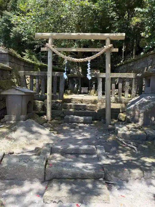 山神・水神社の{uncategorized: "未分類", other: "その他", undefined: "問題あり", building: "その他建物", grave: "お墓", sacred_gate: "鳥居", guardian: "狛犬", statue: "像", buddha: "仏像", history: "歴史", nature: "自然", garden: "庭園", animal: "動物", pagoda: "塔", temizu: "手水舎", mountain_gate: "山門・神門", sanctuary: "本殿・本堂", subordinate: "末社・摂社", art: "芸術", scenery: "景色", jizo: "地蔵", ema: "絵馬", goshuin: "御朱印", omikuji: "おみくじ", items: "授与品その他", amulet: "お守り", goshuincho: "御朱印帳", eats: "食事", festival: "お祭り", votive_dance: "神楽", shichigosan: "七五三参", wedding: "結婚式", experience: "体験その他", initially: "初詣", around: "周辺", anti_infection: "感染症対策"}