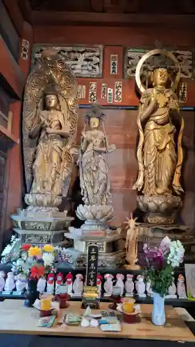 秩父札所１番　四萬部寺の{uncategorized: "未分類", other: "その他", undefined: "問題あり", building: "その他建物", grave: "お墓", sacred_gate: "鳥居", guardian: "狛犬", statue: "像", buddha: "仏像", history: "歴史", nature: "自然", garden: "庭園", animal: "動物", pagoda: "塔", temizu: "手水舎", mountain_gate: "山門・神門", sanctuary: "本殿・本堂", subordinate: "末社・摂社", art: "芸術", scenery: "景色", jizo: "地蔵", ema: "絵馬", goshuin: "御朱印", omikuji: "おみくじ", items: "授与品その他", amulet: "お守り", goshuincho: "御朱印帳", eats: "食事", festival: "お祭り", votive_dance: "神楽", shichigosan: "七五三参", wedding: "結婚式", experience: "体験その他", initially: "初詣", around: "周辺", anti_infection: "感染症対策"}