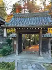 吸湖山　青岸寺の山門