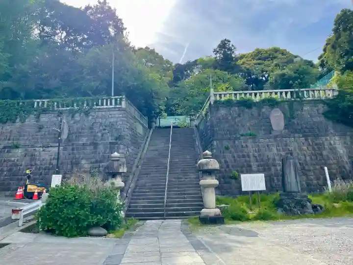 諏訪大神社の{uncategorized: "未分類", other: "その他", undefined: "問題あり", building: "その他建物", grave: "お墓", sacred_gate: "鳥居", guardian: "狛犬", statue: "像", buddha: "仏像", history: "歴史", nature: "自然", garden: "庭園", animal: "動物", pagoda: "塔", temizu: "手水舎", mountain_gate: "山門・神門", sanctuary: "本殿・本堂", subordinate: "末社・摂社", art: "芸術", scenery: "景色", jizo: "地蔵", ema: "絵馬", goshuin: "御朱印", omikuji: "おみくじ", items: "授与品その他", amulet: "お守り", goshuincho: "御朱印帳", eats: "食事", festival: "お祭り", votive_dance: "神楽", shichigosan: "七五三参", wedding: "結婚式", experience: "体験その他", initially: "初詣", around: "周辺", anti_infection: "感染症対策"}