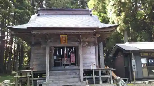 諏訪神社の本殿