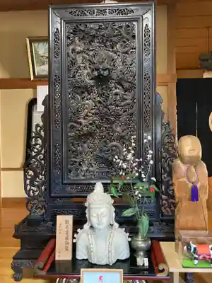 泉蔵院の本殿・本堂