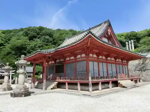 西国寺の本殿・本堂
