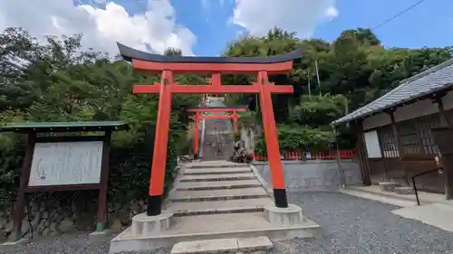 義照稲荷神社・稲荷命婦元宮（建勲神社末社）(京都府)