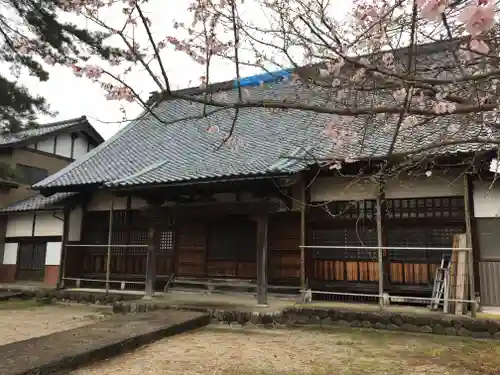 岫慶寺の本殿