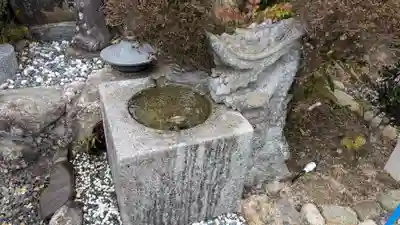龍岡寺の手水舎