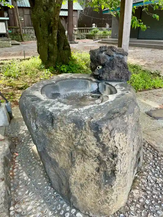 諏訪大神社の{uncategorized: "未分類", other: "その他", undefined: "問題あり", building: "その他建物", grave: "お墓", sacred_gate: "鳥居", guardian: "狛犬", statue: "像", buddha: "仏像", history: "歴史", nature: "自然", garden: "庭園", animal: "動物", pagoda: "塔", temizu: "手水舎", mountain_gate: "山門・神門", sanctuary: "本殿・本堂", subordinate: "末社・摂社", art: "芸術", scenery: "景色", jizo: "地蔵", ema: "絵馬", goshuin: "御朱印", omikuji: "おみくじ", items: "授与品その他", amulet: "お守り", goshuincho: "御朱印帳", eats: "食事", festival: "お祭り", votive_dance: "神楽", shichigosan: "七五三参", wedding: "結婚式", experience: "体験その他", initially: "初詣", around: "周辺", anti_infection: "感染症対策"}